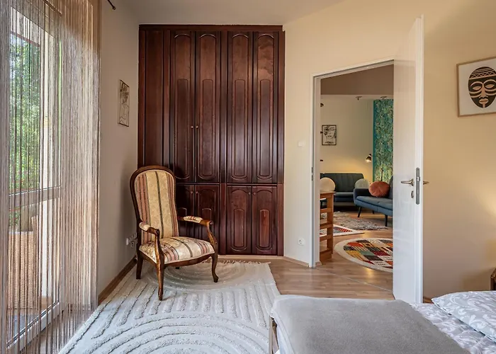 Kiraly Csaladi Apartman- Royal Family Apartment #Freegarage