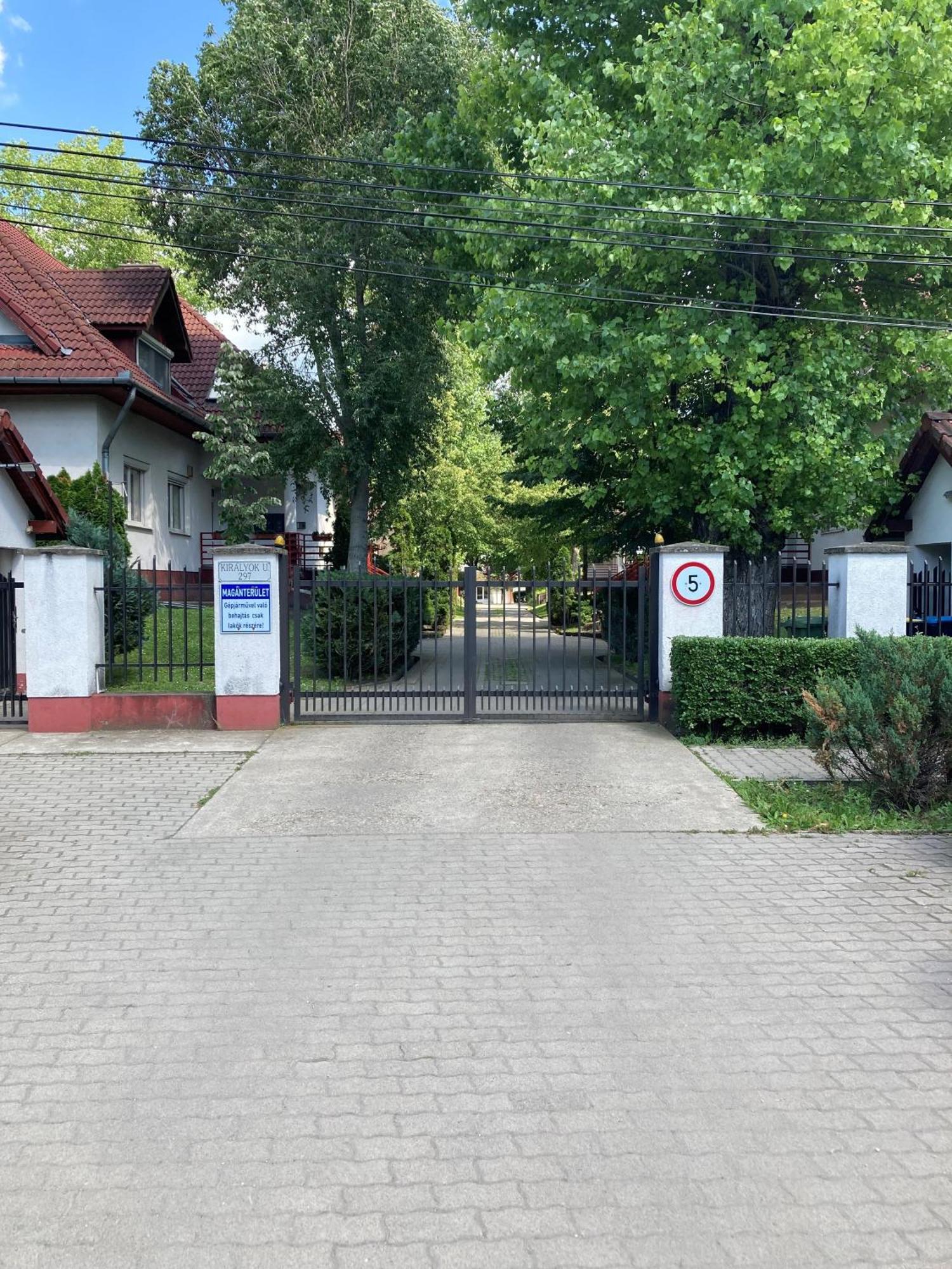 Kiraly Csaladi Apartman- Royal Family #freegarage Budapesta