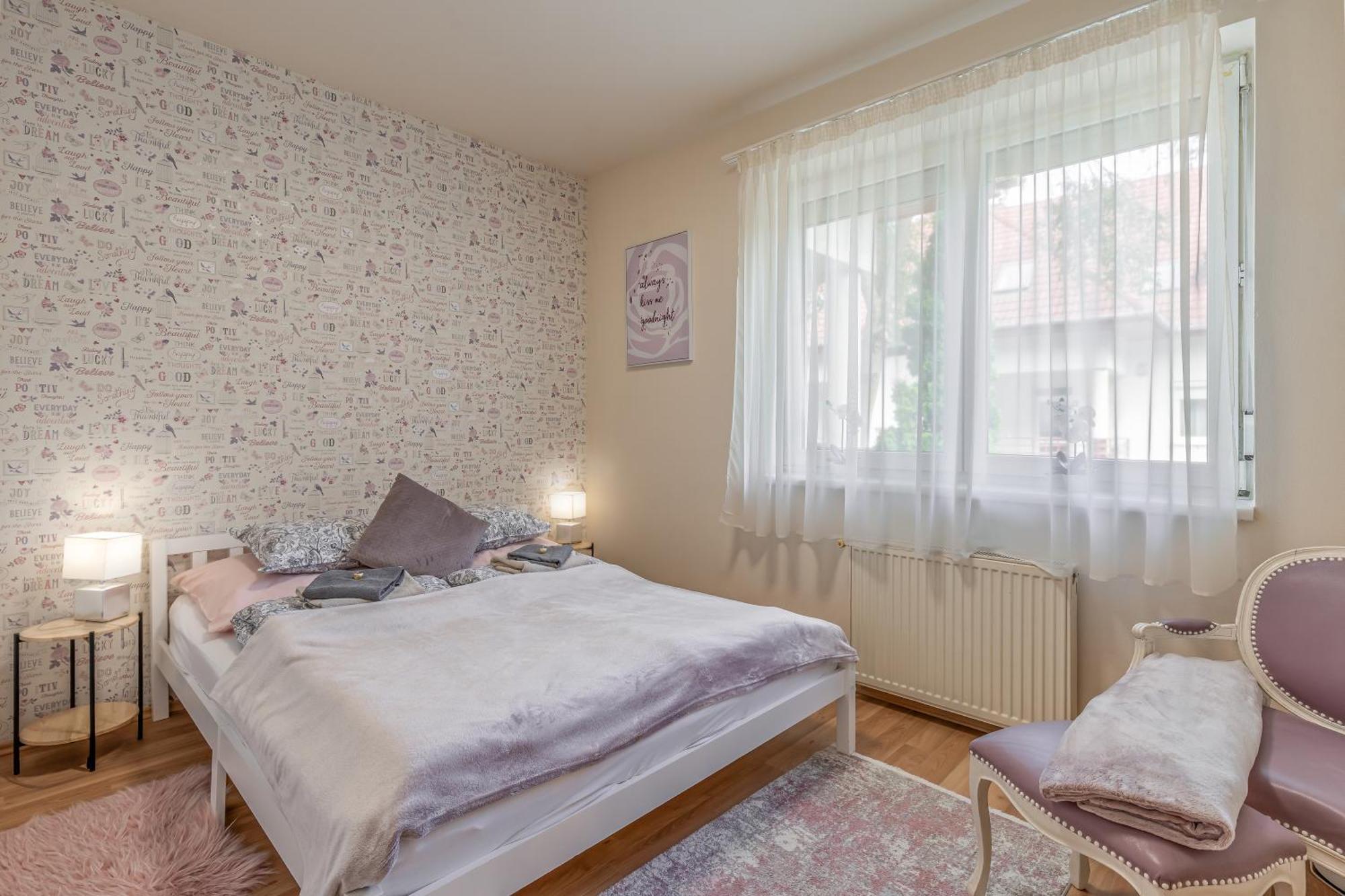 Kiraly Csaladi Apartman- Royal Family #freegarage Apartament Budapesta