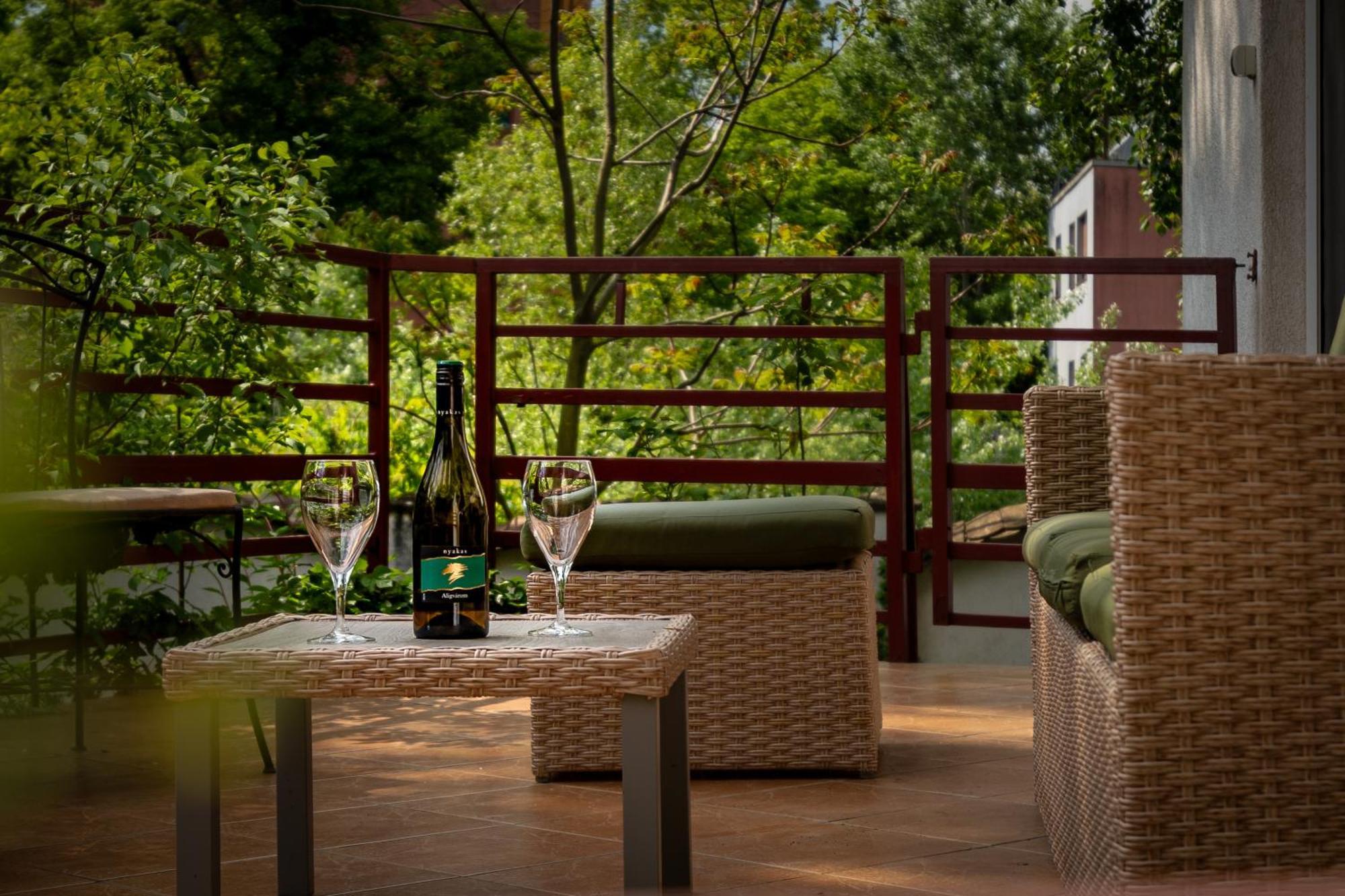 Kiraly Csaladi Apartman- Royal Family #freegarage * Budapesta