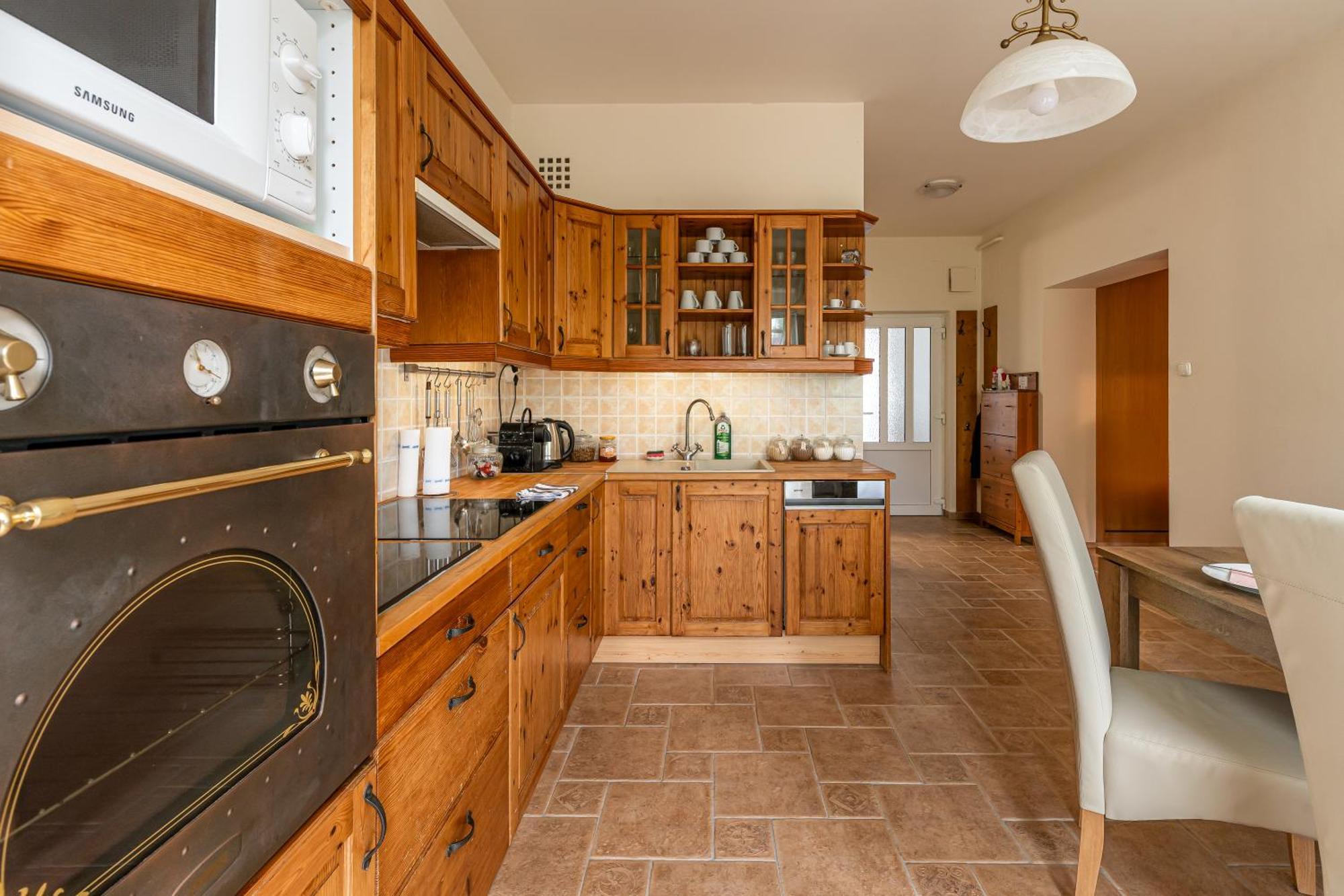 Apartament Kiraly Csaladi Apartman- Royal Family #freegarage